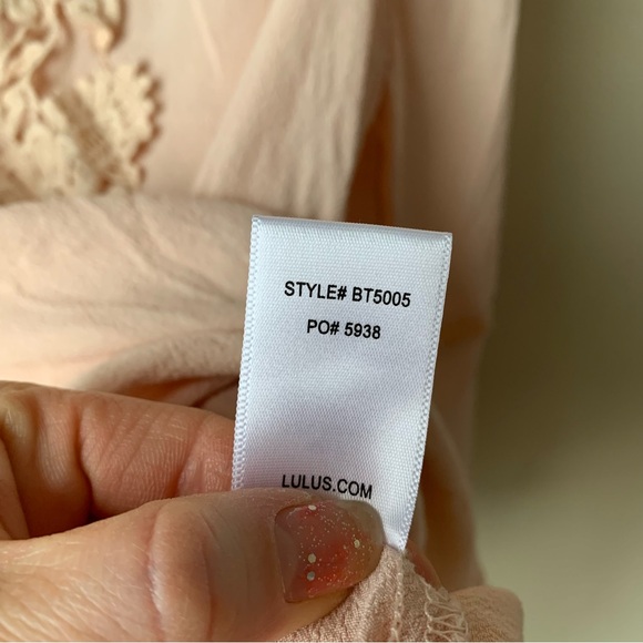 Lulu’s Applique floral lace V neck top - Picture 5 of 9